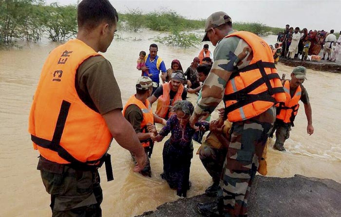 Manipur, Manipur Floods, manipur Landslide, Imphal Floods, Kolkata Floods, Odisha Floods, Bengal Floods, Floods in Manipur, Landslide in Manipur, Heavy rainfall in Manipur, 20 killed in Manipur, 20 Killed in manipur Landslide, india News