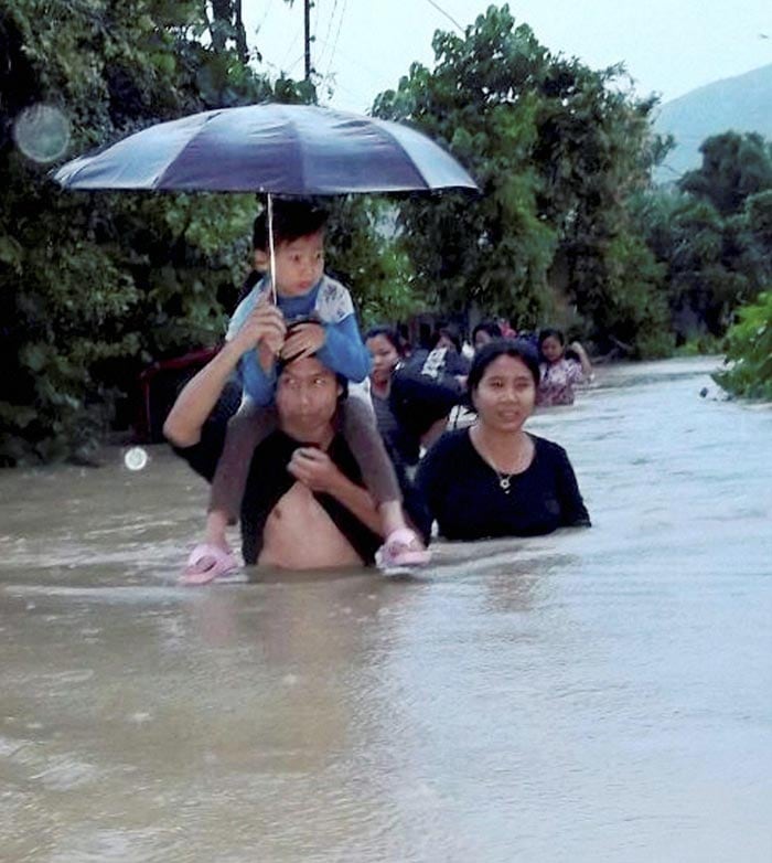 Manipur, Manipur Floods, manipur Landslide, Imphal Floods, Kolkata Floods, Odisha Floods, Bengal Floods, Floods in Manipur, Landslide in Manipur, Heavy rainfall in Manipur, 20 killed in Manipur, 20 Killed in manipur Landslide, india News