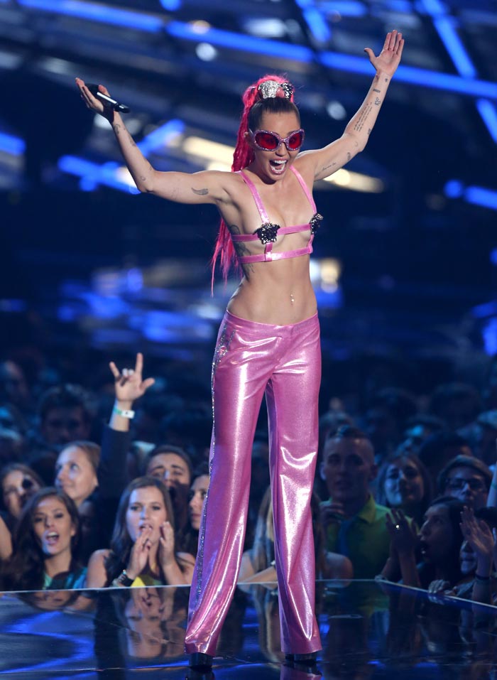 Miley Cyrus, MTV VMAs 2015