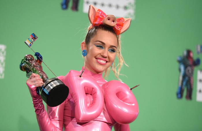 Miley Cyrus, MTV VMAs 2015