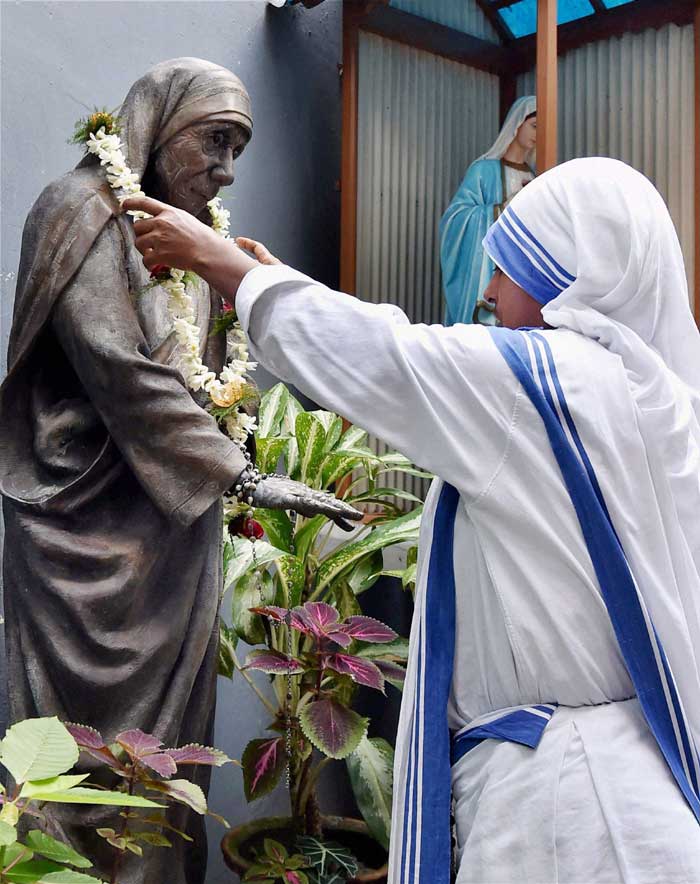 Mother Teresa, Mother Teresa Birth Anniversay, Mother Teresa 105th Birth Anniversary, Mother Teresa Quotes, Mother Teresa Photos, Mother Teresa Death, Mother Teresa History, Mother Teresa Young, Mother Teresa Images, Mother Teresa Missionaries, Mother Teresa Charity, Mother Teresa in India, Mother Teresa Birth Anniversary Celebration, Mother Teresa news