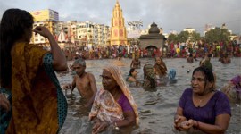 Kumbh Mela, Kumbh Mela 2015, Nashik Kumbh Mela, Nashik Kumbh Mela 2015, Kumbh Mela Shahi Snan, Kumbh Mela First Snan, Godavari River, Kumbh Mela in Nashik, First Bathing day, Kumbh Mela First Bathing day, Kumbh Mela Day one, Kumbh Mela Shravan Shudha First Snan, Kumbh Mela News, Nashik News