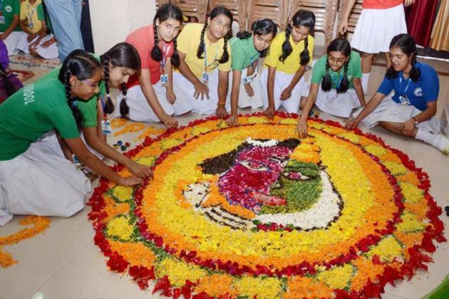 Onam, Onam Festival, Onam images, Onam Greetings, Onam Wishes, Onam Rangoli, Onam Pookalam, Onam Decoration, Onam celebration, Happy Onam, Vallam Kali, Puli Kali, Pookkalam, Onathappan, Thumbi Thullal, Onavillu, Kazhchakkula, Onapottan, Atthachamayam, Onam News, Onam Photos