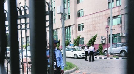 Saket, Saket court, Saket court firecracker, delhi police, saket court complex, saket court complex firecracker, saket court choas, delhi news