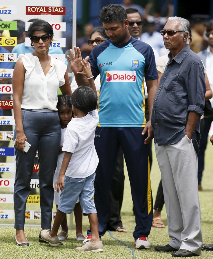 Kumar Sangakkara’s Emotional Moments With Wife Yehali And Family At ...