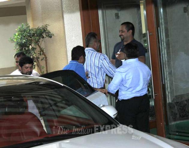 sanjay dutt, sanjay dutt parole, sanjay dutt pics, sanjay dutt returns home, sanjay dutt on furlow, sanjay pics, sanjay dutt pictures, sanjay dutt jail, sanjay dutt daughter, sanjay dutt at home, sanjay dutt out of jail, entertainment, bollywood, entertainment pics, bollywood pics