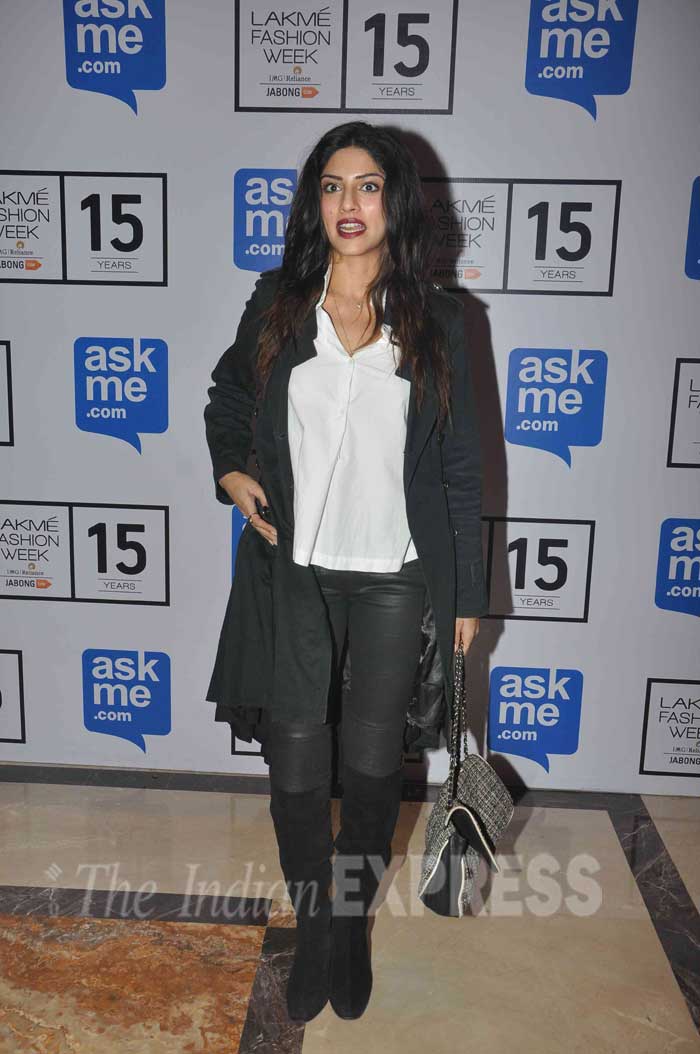 Riteish Deshmukh, Genelia D'Souza, Kalki Koechlin, Jackky Bhagnani, Sapna Pabbi, Shazahn Padamsee, Neha Sharma, Gulshan Devaiah, Rahul Bose, lakme fashion week, LFW 2015, entertainment, LFW pics, lakme fashion week pictures