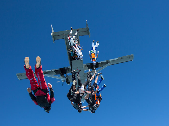 ‘It’s awesome!’: World record for largest ever vertical skydiving ...