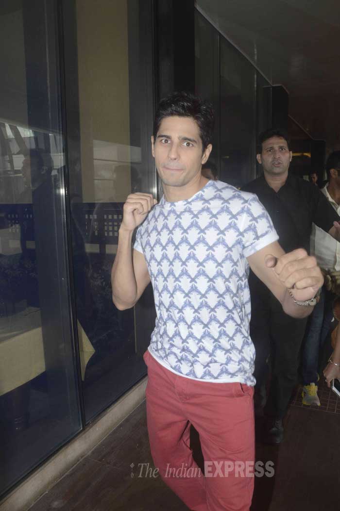 akshay kumar, akshay kumar news, akshay kumar photos, akshay kumar pictures, akshay kumar sidharth malhotra, akshay kumar brothers, akshay kumar films, akshay kumar movies, akshay kumar twinkle khanna, sidharth malhotra, john abraham, welcome back movie, nana patekar, anil kapoor
