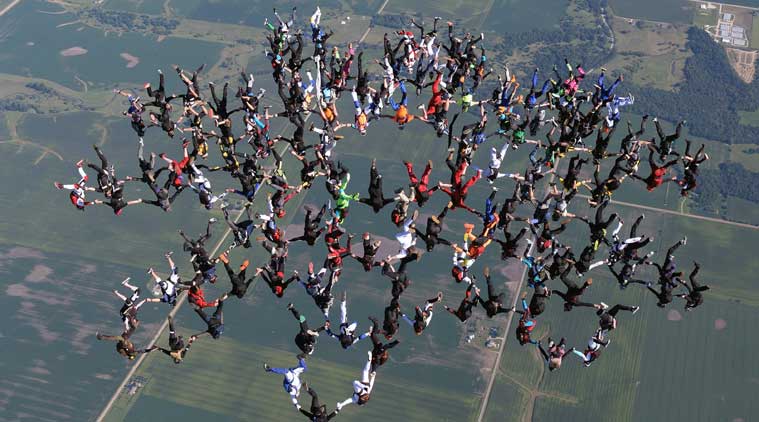 skydiving record, skydiving record illinois, US skydiving record, skydiving vertical formation, largest skydiving formation, US skydiving, india skydiving, skydiving risks