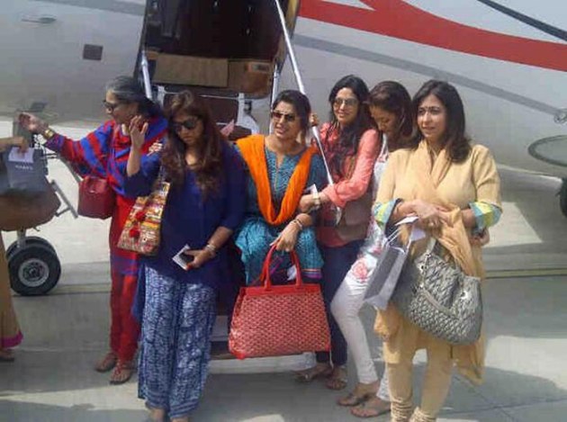 sridevi, happy birthday sridevi, sridevi birthday, sridevi 52 years, sridevi age, sridevi birthday, sridevi happy birthday, sridevi unseen pics, sridevi pics, sridevi pictures, sridevi images, sridevi family pics, sridevi daughters, sridevi pics with daughters, sridevi husband, boney kapoor, jahnavi kapoor, khushi kapoor, entertainment, bollywood