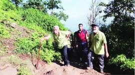 nk mhajan, 96 year old trek mountain, old person climb mountain, sinhagad, sinhagad fort, india news, pune news