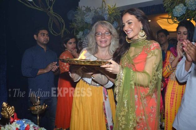 Salman Khan, salman khan ganesh chaturthi, salman khan aarti, salman khan aarti pics, salman khan pics, salman khan latest pics, salman khan latest pictures, Ganpati Visarjan, ganesh chaturthi, Salim Khan, Salma Khan, Helen, Ganpati Bappa, Arbaaz Khan, arpita khan sharma, Alvira Khan, Sohail Khan, Aayush Sharma, Elli Avran, Huma Qureshi, Saqib Saleem, Pulkit Samrat, Subhash Ghai, Shera, Daisy Shah, Sneha Ullal, entertainment, bollywood