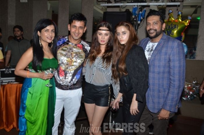 Karishma Tanna, Prabhudheva, Manmeet, Meet Bros, happy birthday manmeet, Karanvir Bohra, Teejay, Vahbbiz Dorabee, Vivian D'sena, Sunil Grover, Ayesha Jhulka, Shibani Kashyap, Bhushan Kumar, Sajid, Raja Mukherjee, Anjjan, Sunil Grover, Shaan, Evelyn Sharma, Rocky S, Karim Morani, Monali Thankur, Simple Kaur, bollywood, entertainment