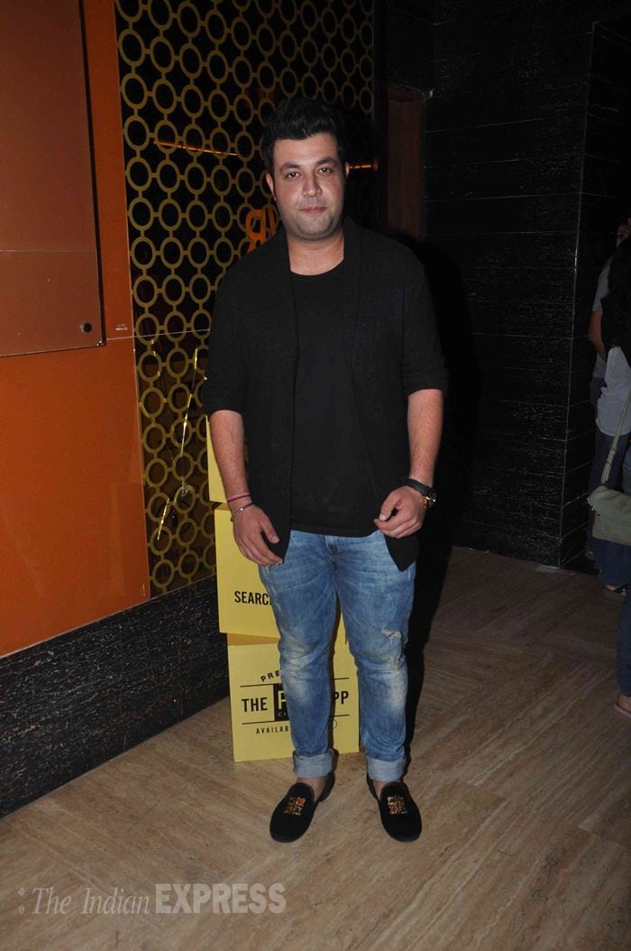 Kapil Sharma, kis kisko pyaar karoon, kapil, kapil sharma kkpk, kapil sharma mother, kapil sharma pics, Janak Rani, Comedy Nights With Kapil, Kiku Sharda, Rahul Mahajan, Roshni Chopra, Ali Asgar, Sunil Grover, Upasna Singh, Neeraj Bhardwaj, Sakshi Tanwar, Abbas-Mustan, TV Jay Bhanushali, Mahi Vij, Varun Sharma, Tusshar Kapoor, Shweta Tiwari, Ravi Kishan, Karanvir Bohra, Teejay Sidhu, Raju Shrivastava, Sargun Mehta, Rashmi Desai, Nandish Sandhu, Ragini Khanna, Anup Soni, Juhi Babbar, Karan Tacker