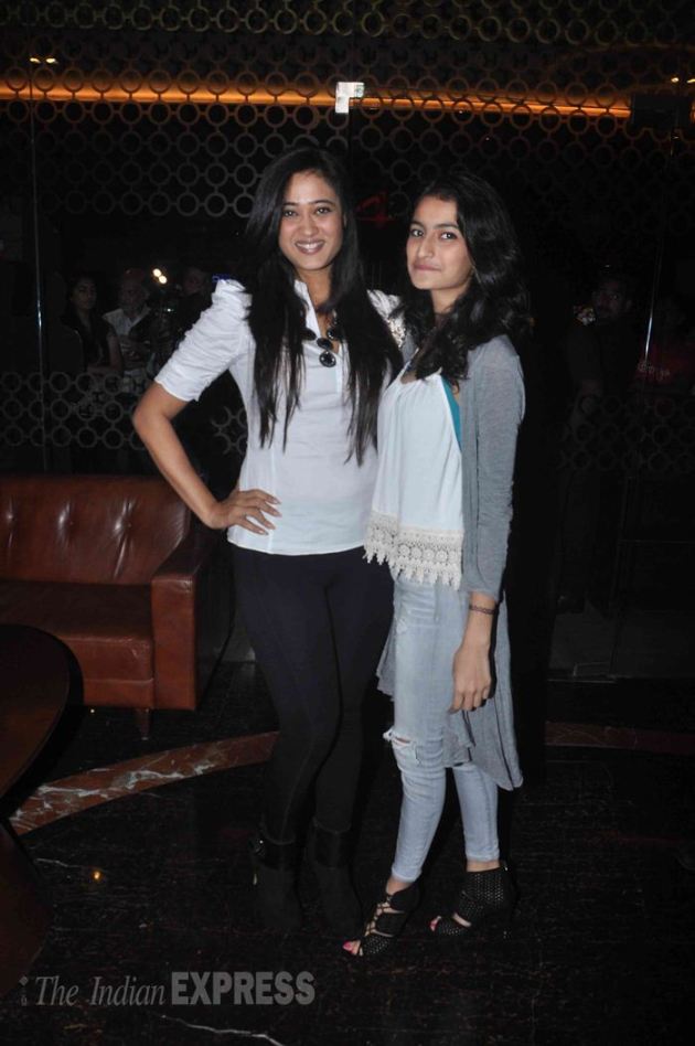 Kapil Sharma, kis kisko pyaar karoon, kapil, kapil sharma kkpk, kapil sharma mother, kapil sharma pics, Janak Rani, Comedy Nights With Kapil, Kiku Sharda, Rahul Mahajan, Roshni Chopra, Ali Asgar, Sunil Grover, Upasna Singh, Neeraj Bhardwaj, Sakshi Tanwar, Abbas-Mustan, TV Jay Bhanushali, Mahi Vij, Varun Sharma, Tusshar Kapoor, Shweta Tiwari, Ravi Kishan, Karanvir Bohra, Teejay Sidhu, Raju Shrivastava, Sargun Mehta, Rashmi Desai, Nandish Sandhu, Ragini Khanna, Anup Soni, Juhi Babbar, Karan Tacker