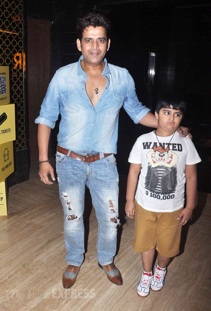 Kapil Sharma, kis kisko pyaar karoon, kapil, kapil sharma kkpk, kapil sharma mother, kapil sharma pics, Janak Rani, Comedy Nights With Kapil, Kiku Sharda, Rahul Mahajan, Roshni Chopra, Ali Asgar, Sunil Grover, Upasna Singh, Neeraj Bhardwaj, Sakshi Tanwar, Abbas-Mustan, TV Jay Bhanushali, Mahi Vij, Varun Sharma, Tusshar Kapoor, Shweta Tiwari, Ravi Kishan, Karanvir Bohra, Teejay Sidhu, Raju Shrivastava, Sargun Mehta, Rashmi Desai, Nandish Sandhu, Ragini Khanna, Anup Soni, Juhi Babbar, Karan Tacker