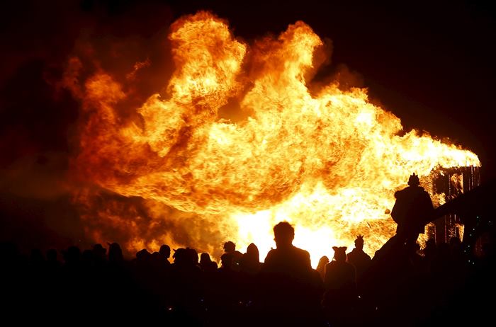 Vladimir Putin, Barack Obama, Xi Jinping, Syrian Child, World War 2, Europe Migrant Crisis, Burning Man 2015, Carnivals of Mirror, Syrian Migrants, Syrian Boat Capsize, Budapest migrants, Budapest, Vladimir Putin Exercise, Vladimir Putin Gym, Vladimir Putin Workout, 70th Anniversary world war two, Syrian civil War, Hungary migrants