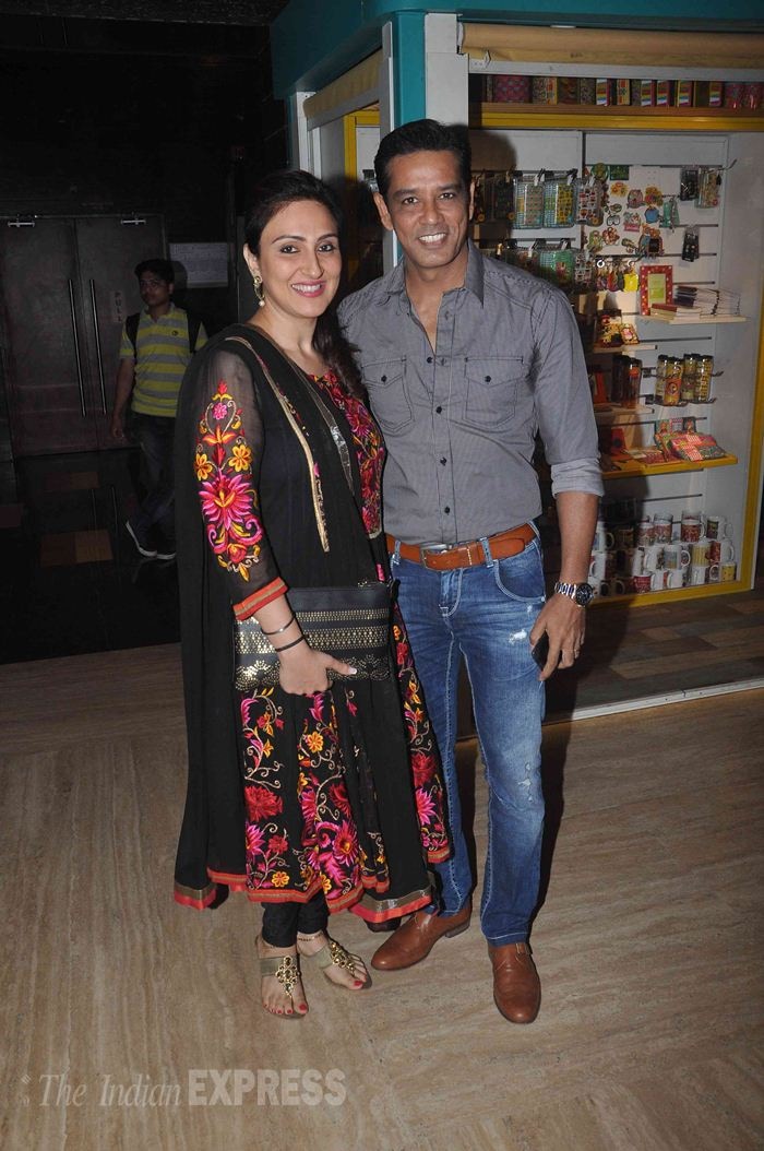 Kapil Sharma, kis kisko pyaar karoon, kapil, kapil sharma kkpk, kapil sharma mother, kapil sharma pics, Janak Rani, Comedy Nights With Kapil, Kiku Sharda, Rahul Mahajan, Roshni Chopra, Ali Asgar, Sunil Grover, Upasna Singh, Neeraj Bhardwaj, Sakshi Tanwar, Abbas-Mustan, TV Jay Bhanushali, Mahi Vij, Varun Sharma, Tusshar Kapoor, Shweta Tiwari, Ravi Kishan, Karanvir Bohra, Teejay Sidhu, Raju Shrivastava, Sargun Mehta, Rashmi Desai, Nandish Sandhu, Ragini Khanna, Anup Soni, Juhi Babbar, Karan Tacker