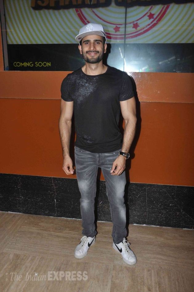 Kapil Sharma, kis kisko pyaar karoon, kapil, kapil sharma kkpk, kapil sharma mother, kapil sharma pics, Janak Rani, Comedy Nights With Kapil, Kiku Sharda, Rahul Mahajan, Roshni Chopra, Ali Asgar, Sunil Grover, Upasna Singh, Neeraj Bhardwaj, Sakshi Tanwar, Abbas-Mustan, TV Jay Bhanushali, Mahi Vij, Varun Sharma, Tusshar Kapoor, Shweta Tiwari, Ravi Kishan, Karanvir Bohra, Teejay Sidhu, Raju Shrivastava, Sargun Mehta, Rashmi Desai, Nandish Sandhu, Ragini Khanna, Anup Soni, Juhi Babbar, Karan Tacker