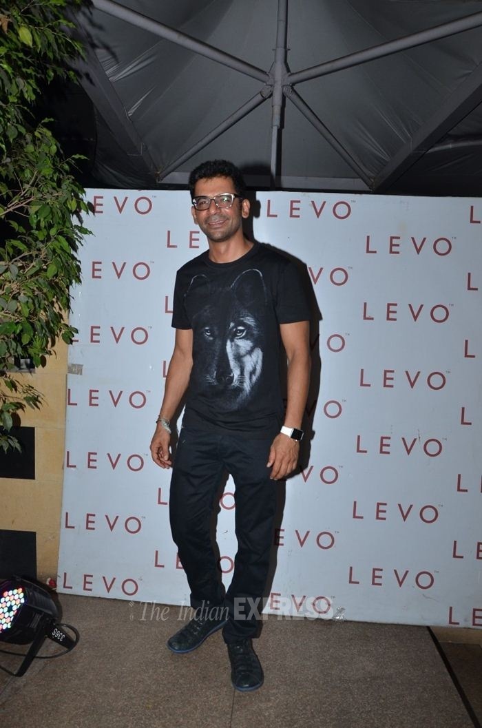 Karishma Tanna, Prabhudheva, Manmeet, Meet Bros, happy birthday manmeet, Karanvir Bohra, Teejay, Vahbbiz Dorabee, Vivian D'sena, Sunil Grover, Ayesha Jhulka, Shibani Kashyap, Bhushan Kumar, Sajid, Raja Mukherjee, Anjjan, Sunil Grover, Shaan, Evelyn Sharma, Rocky S, Karim Morani, Monali Thankur, Simple Kaur, bollywood, entertainment