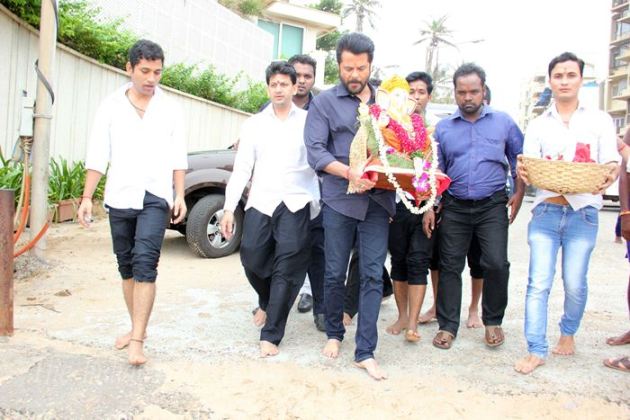 Sanjay Dutt, Anil Kapoor, ganesh chaturthi, ganesh visarjan bollywood, ganesh chaturthi bollywood, Ganpati visarjan, Iqra Dutt, Shahraan Dutt, Sunita Kapoor, manyata dutt, Shilpa Shetty Kundra, Raj Kundra, Viaan, viaan raj kundra, Sussanne Roshan, Hridaan roshan, Hrehaan roshan, Twinkle Khanna, Sonali Bendre, Govinda, rakesh roshan