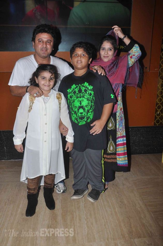 Kapil Sharma, kis kisko pyaar karoon, kapil, kapil sharma kkpk, kapil sharma mother, kapil sharma pics, Janak Rani, Comedy Nights With Kapil, Kiku Sharda, Rahul Mahajan, Roshni Chopra, Ali Asgar, Sunil Grover, Upasna Singh, Neeraj Bhardwaj, Sakshi Tanwar, Abbas-Mustan, TV Jay Bhanushali, Mahi Vij, Varun Sharma, Tusshar Kapoor, Shweta Tiwari, Ravi Kishan, Karanvir Bohra, Teejay Sidhu, Raju Shrivastava, Sargun Mehta, Rashmi Desai, Nandish Sandhu, Ragini Khanna, Anup Soni, Juhi Babbar, Karan Tacker