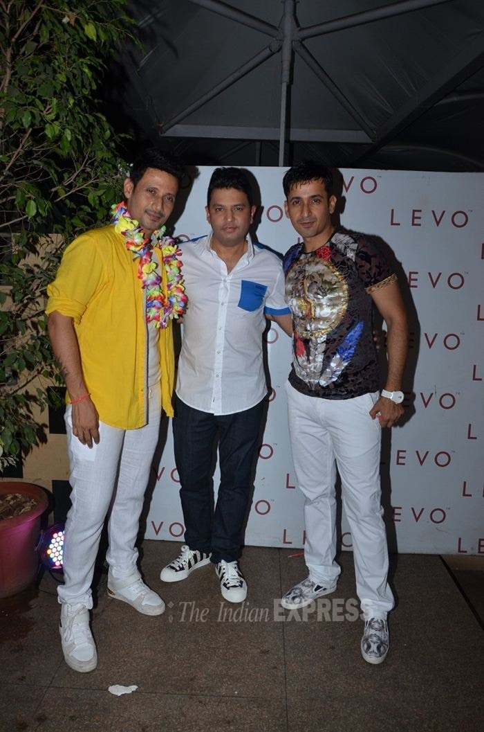Karishma Tanna, Prabhudheva, Manmeet, Meet Bros, happy birthday manmeet, Karanvir Bohra, Teejay, Vahbbiz Dorabee, Vivian D'sena, Sunil Grover, Ayesha Jhulka, Shibani Kashyap, Bhushan Kumar, Sajid, Raja Mukherjee, Anjjan, Sunil Grover, Shaan, Evelyn Sharma, Rocky S, Karim Morani, Monali Thankur, Simple Kaur, bollywood, entertainment