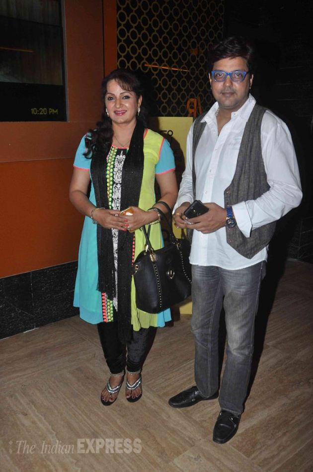 Kapil Sharma, kis kisko pyaar karoon, kapil, kapil sharma kkpk, kapil sharma mother, kapil sharma pics, Janak Rani, Comedy Nights With Kapil, Kiku Sharda, Rahul Mahajan, Roshni Chopra, Ali Asgar, Sunil Grover, Upasna Singh, Neeraj Bhardwaj, Sakshi Tanwar, Abbas-Mustan, TV Jay Bhanushali, Mahi Vij, Varun Sharma, Tusshar Kapoor, Shweta Tiwari, Ravi Kishan, Karanvir Bohra, Teejay Sidhu, Raju Shrivastava, Sargun Mehta, Rashmi Desai, Nandish Sandhu, Ragini Khanna, Anup Soni, Juhi Babbar, Karan Tacker