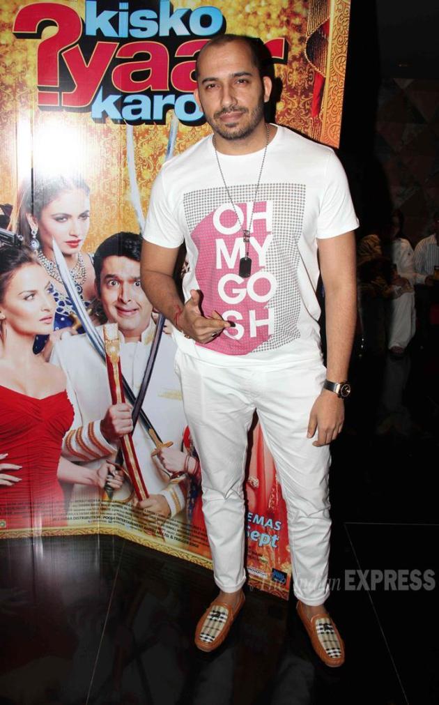 kapil sharma, kapil sharma movie, kapil sharma debut film, kapil sharma kis kisko pyaar karoon, kapil sharma kkpk, kapil sharma kkpk screening, kis kisko pyaar karoon screening, kkpk screening, ranveer singh, ranveer singh kapil sharma, sonu sood, malaika arora khan, arbaaz khan, ameesha patel, elli avram, manjari phadnis, simran kaur mundi, sai lokur, abbas mustan