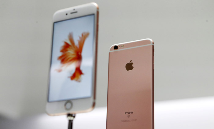Pink Iphone 6s And 6s Plus Prove Popular As Record Weekend Sales Expected Technology News The Indian Express