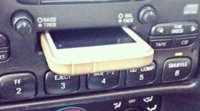 Viral photo, iPhone, iPhone 5 in cassette player, guy puts iPhone in cassette player, Car cassette player, iPhone viral story, Viral