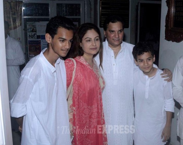 aadesh shrivastava prayer meet, aadesh shrivastava, aadesh shrivastava death, aadesh shrivastava pictures, vijeta pandit, amitabh bachchan, aishwarya rai bachchan, amitabh bachchan aadesh shrivastava, aishwarya, aishwarya rai bachchan aadesh Shrivastava, madhuri dixit, juhi chawla, aadesh shrivastava wife, vijeta pandit, aadesh shrivastava kids, aadesh shrivastava prayer meet pics, entertainment, bollywood