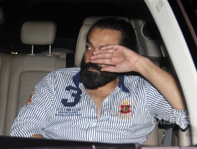 Salman Khan, Salman Khan hero, Salman Khan athiya shetty, Salman Khan sooraj pancholi, athiya shetty, sooraj pancholi, athiya sooraj, athiya shetty hero, sooraj pancholi hero, athiya sooraj hero, salman khan athiya sooraj, Salman Khan party, Salman Khan photos, karisma kapoor, neelam, twinkle khanna, mrs funnybones