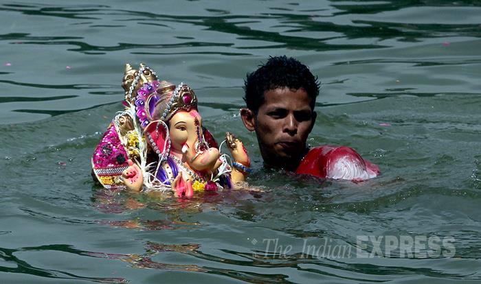 Ganpati Visarjan More Than 50000 Idols Immersed In Mumbai Mumbai News The Indian Express 3234