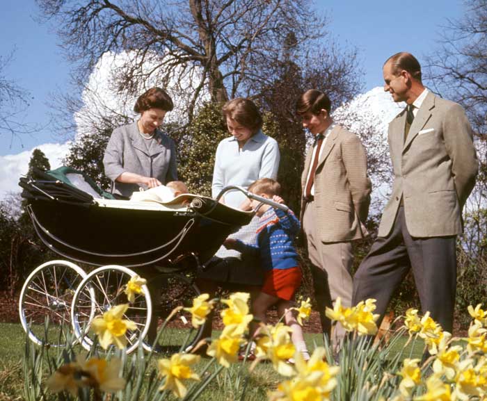 Elizabeth II, Elizabeth II Photos, Queen Elizabeth II, Britain Queen Elizabeth II, Nelson Mandela, Diana Princess of Wales, Prince Philip, Duke of Edinburgh, Buckingham Palace, John Kennedy, Pope John Paul II, Queen Mother, Ronald Reagan, Camilla the Duchess of Cornwall, Kate the Duchess of Cambridge holding Princess Charlotte, Prince George, Prince William, Prince Harry, baby Prince Edward, Princess Anne, Prince Andrew, Prince Charles, the Duke of Edinburgh, Nicola Sturgeon, Elizabeth II 63 years, Elizabeth II Longest Reigning monarch, Elizabeth II News, Elizabeth II Pics