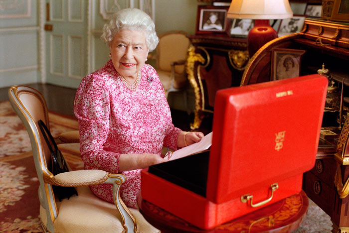 Elizabeth II, Elizabeth II Photos, Queen Elizabeth II, Britain Queen Elizabeth II, Nelson Mandela, Diana Princess of Wales, Prince Philip, Duke of Edinburgh, Buckingham Palace, John Kennedy, Pope John Paul II, Queen Mother, Ronald Reagan, Camilla the Duchess of Cornwall, Kate the Duchess of Cambridge holding Princess Charlotte, Prince George, Prince William, Prince Harry, baby Prince Edward, Princess Anne, Prince Andrew, Prince Charles, the Duke of Edinburgh, Nicola Sturgeon, Elizabeth II 63 years, Elizabeth II Longest Reigning monarch, Elizabeth II News, Elizabeth II Pics
