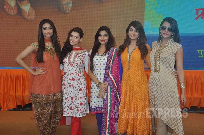 Sooraj Pancholi, Athiya Shetty, Tiger Shroff, Dahi Handi Celebrations, Akanksha Puri, Kyra Dutt, Satarupa Pyne, Avani Modi, Ruhi Singh, Kartik Aaryan, Nushrat Bharucha, Sonalli Sehgall, Ishita Sharma, Omkar Kapoor, Sunny Singh, Bollywood Dahi Handi, Dahi Handi Festival, Bollywood Dahi Handi Festival