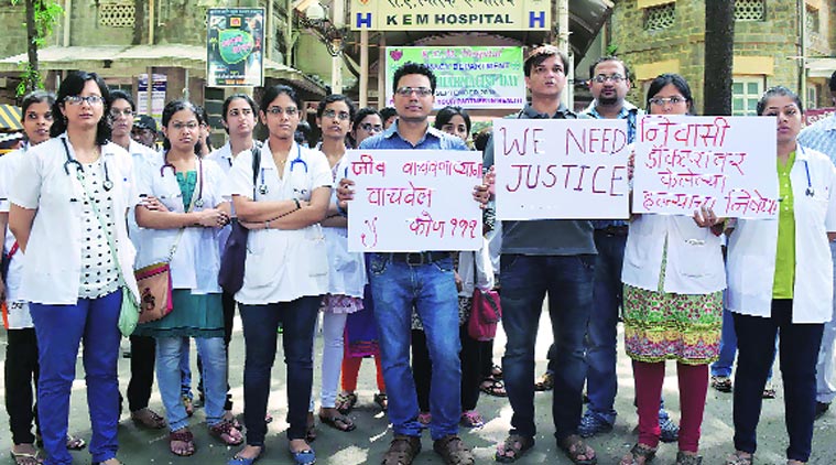 Dhule Government Hospital, Maharashtra, Doctor, Sion Hospital, Mumbai, Doctor protest, doctor strike, Indian Medical Association, Indian Express, Indian Express News