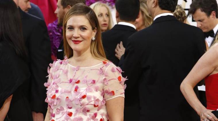 Drew Barrymore, Drew Barrymore FAshion, Drew Barrymore Red Carpet, Drew Barrymore Dress, Drew Barrymore Outfit, Drew Barrymore Mishap, Drew Barrymore Wardrobe, Drew Barrymore Photos, Entertainment news