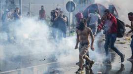 hungary, europe migrant crisis, refugees, horgos, horgos 2, hungary clash, hungary police migrant clash, hungary border, hungary border refugee, hungary migrants, syria refugees, syria migrants, tear gas, water cannon, pepper spray, hungary news, syria news, world news