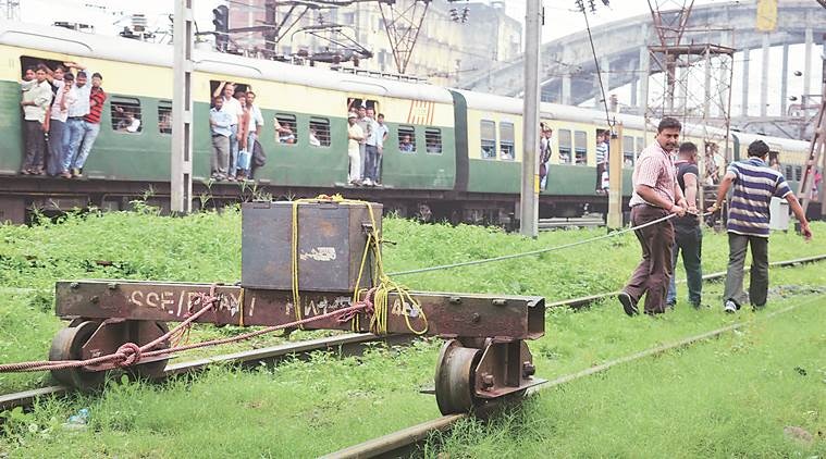 govt railway police, railway police, improvised explosive device, IED, IED removed, howrah, howar station IED, kolkata news, indian express
