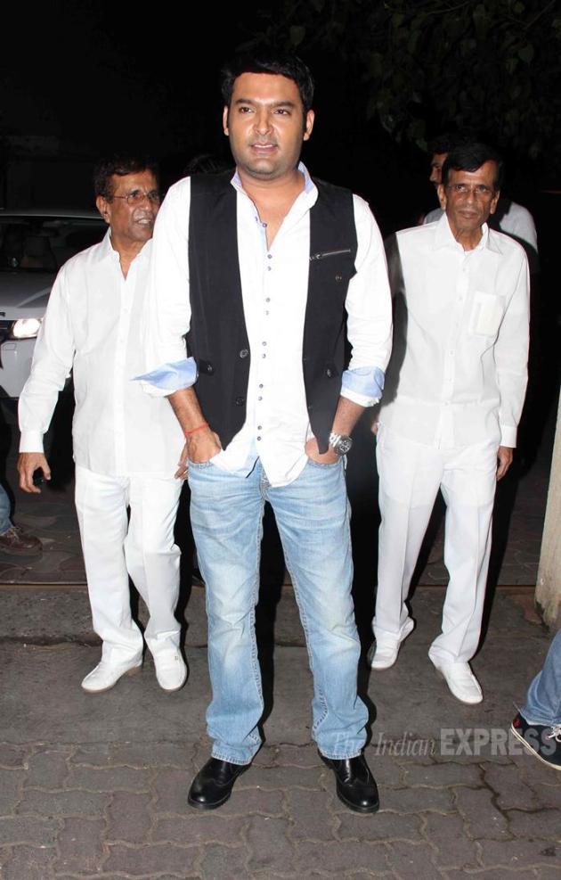 kapil sharma, kapil sharma movie, kapil sharma debut film, kapil sharma kis kisko pyaar karoon, kapil sharma kkpk, kapil sharma kkpk screening, kis kisko pyaar karoon screening, kkpk screening, ranveer singh, ranveer singh kapil sharma, sonu sood, malaika arora khan, arbaaz khan, ameesha patel, elli avram, manjari phadnis, simran kaur mundi, sai lokur, abbas mustan