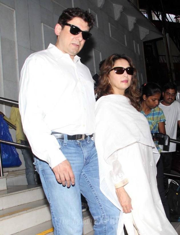 aadesh shrivastava prayer meet, aadesh shrivastava, aadesh shrivastava death, aadesh shrivastava pictures, vijeta pandit, amitabh bachchan, aishwarya rai bachchan, amitabh bachchan aadesh shrivastava, aishwarya, aishwarya rai bachchan aadesh Shrivastava, madhuri dixit, juhi chawla, aadesh shrivastava wife, vijeta pandit, aadesh shrivastava kids, aadesh shrivastava prayer meet pics, entertainment, bollywood