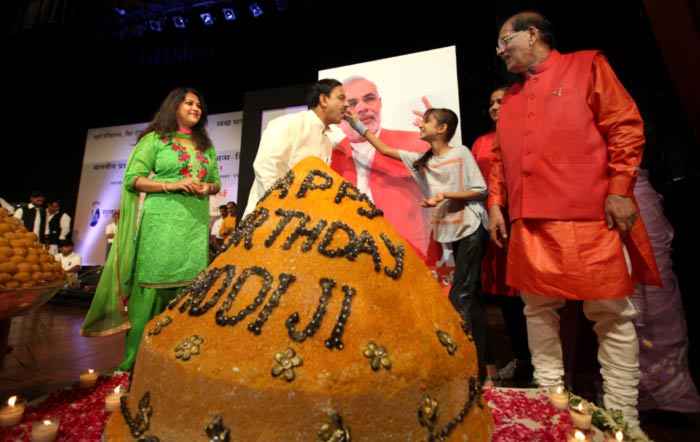 Narendra Modi, Birthday, Modi birthday pictures, Narendra Modi birthday, Sulabh International, Modi Sulabh international, Sulabh international modi birthday, Narendra modi pics, The Indian Express