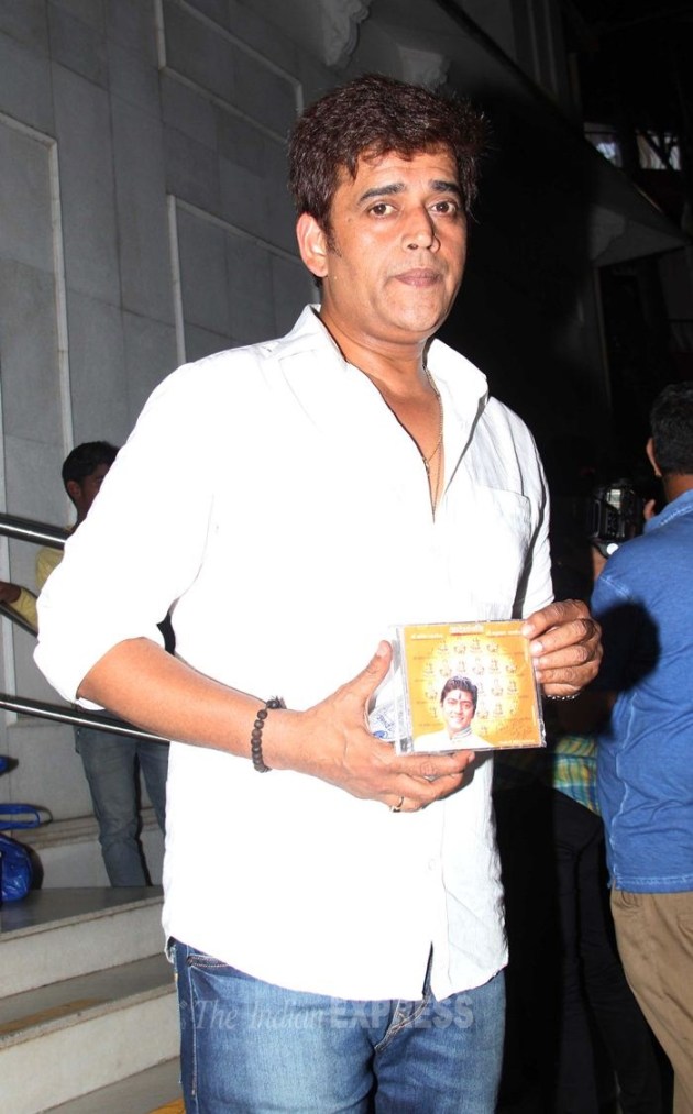 aadesh shrivastava prayer meet, aadesh shrivastava, aadesh shrivastava death, aadesh shrivastava pictures, vijeta pandit, amitabh bachchan, aishwarya rai bachchan, amitabh bachchan aadesh shrivastava, aishwarya, aishwarya rai bachchan aadesh Shrivastava, madhuri dixit, juhi chawla, aadesh shrivastava wife, vijeta pandit, aadesh shrivastava kids, aadesh shrivastava prayer meet pics, entertainment, bollywood