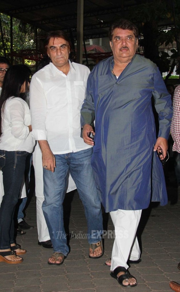 aadesh shrivastava prayer meet, aadesh shrivastava, aadesh shrivastava death, aadesh shrivastava pictures, vijeta pandit, amitabh bachchan, aishwarya rai bachchan, amitabh bachchan aadesh shrivastava, aishwarya, aishwarya rai bachchan aadesh Shrivastava, madhuri dixit, juhi chawla, aadesh shrivastava wife, vijeta pandit, aadesh shrivastava kids, aadesh shrivastava prayer meet pics, entertainment, bollywood