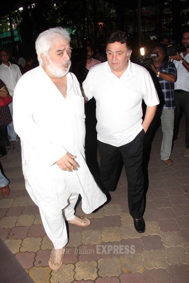 aadesh shrivastava prayer meet, aadesh shrivastava, aadesh shrivastava death, aadesh shrivastava pictures, vijeta pandit, amitabh bachchan, aishwarya rai bachchan, amitabh bachchan aadesh shrivastava, aishwarya, aishwarya rai bachchan aadesh Shrivastava, madhuri dixit, juhi chawla, aadesh shrivastava wife, vijeta pandit, aadesh shrivastava kids, aadesh shrivastava prayer meet pics, entertainment, bollywood