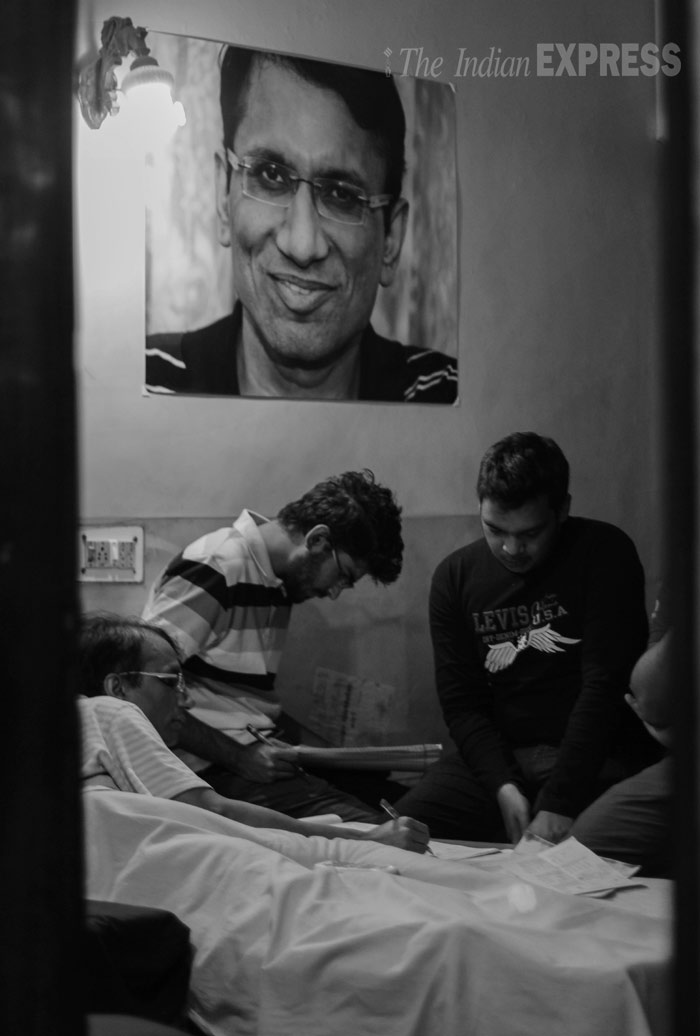 Sanjay Bahuguna, Sanjay Bahuguna Teacher, Sanjay Bahuguna Paralysis, Sanjay Bahuguna Engineering Teacher, Sanjay Bahuguna Students, Sanjay Bahuguna Family, Sanjay Bahuguna Mother, Sanjay Bahuguna Sister, Sanjay Bahuguna Photos, Sanjay Bahuguna BedRidden, Sanjay Bahuguna Engineer, Sanjay Bahuguna Pics, Sanjay Bahuguna Home, Sanjay Bahuguna Pictures, Indian Express, Indian Express Photos