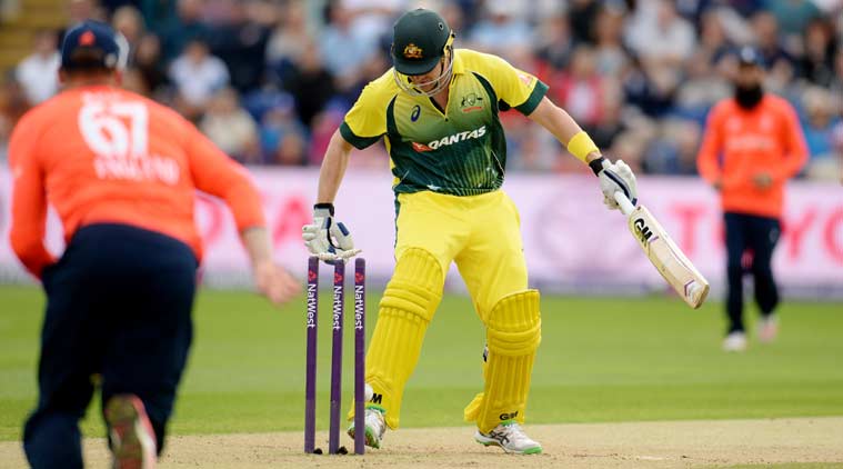 Shane Watson fails to execute trademark move, dismissed in comical ...